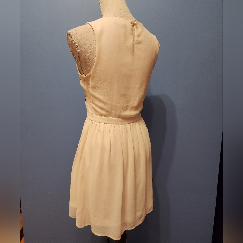🌟Cream dress with embroidery - Picture 3 of 3
